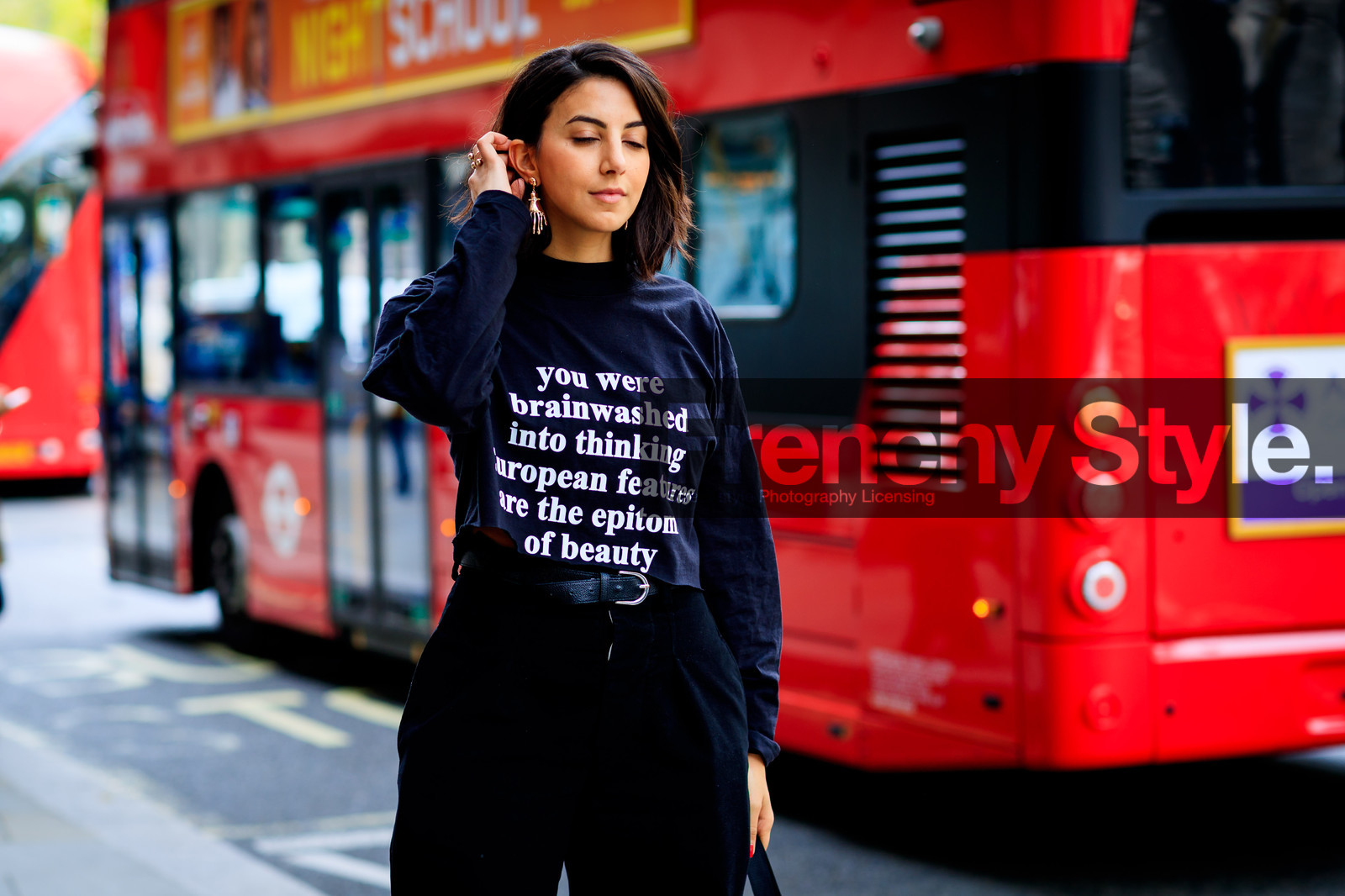 black belt, black pants, black sweater, earrings, message, printed sweater, tone on tone, total look black, trousers, fashion week, frenchystyle, FW, jonathan paciullo, street style, LFW, LONDON, SPRING SUMMER 2019, SS 19, atmosphere details, horizontal, detail
