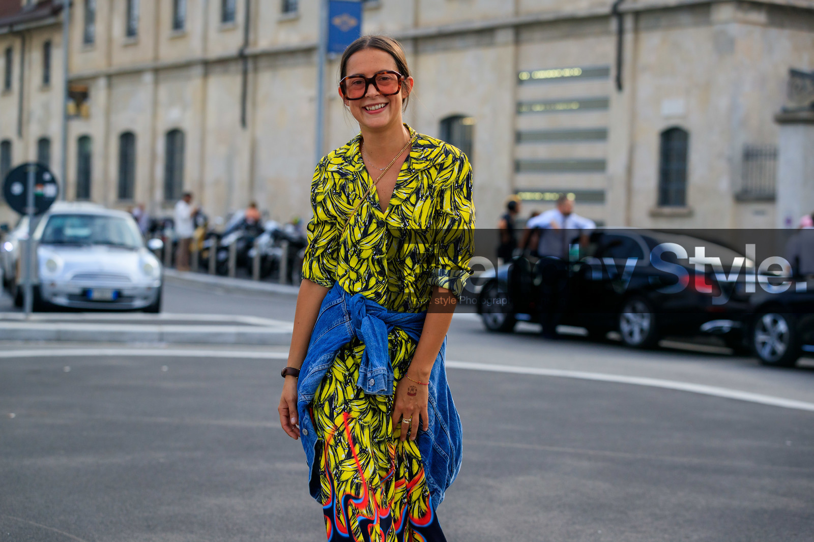 michela meni, prada dress, yellow dress, dress shirt, printed dress, long dress, long sleeves dress, denim jacket, denim, belted dress, square shape glasses, scale sunglasses, fashion week, frenchystyle, FW, jonathan paciullo, street style, MFW, MILAN, SPRING SUMMER 2020, SS 20