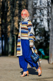 AUTUMN WINTER 2017-2018, AW 17-18, blue bag, camel sandals, cardigan, chloe, denim pants, dyed hair, FALL WINTER 2017-2018, fashion week, frenchystyle, full length, fun sunglasses, FW, FW 17-18, geometric, graphic sweater, high heels, irene kim, jeans, jonathan paciullo, leather bag, leather shoes, PARIS, PFW, pink hair, printed jacket, printed sweater, street style, suede bag, sunglasses, trousers, vertical