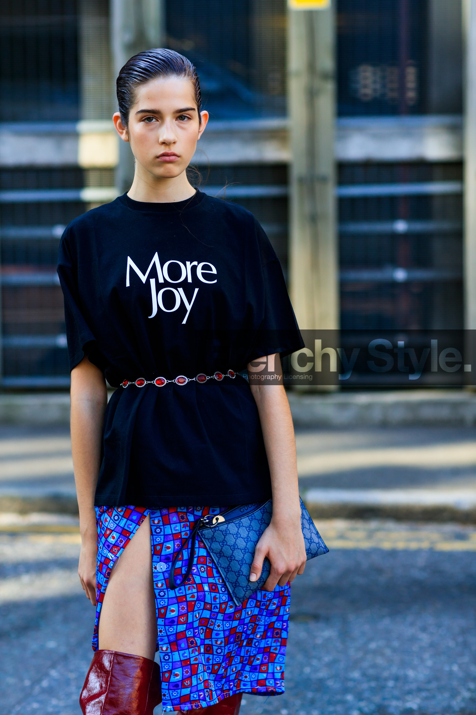 black t shirt, blue skirt, bordeaux, burgundy, checked, floral, flowers, graphic bag, graphic skirt, graphic t, graphic top, grey bag, gucci, high boots, leather bag, leather shoes, model, monogram, plaid, printed bag, printed skirt, printed t shirt, pulled back hair, red belt, red boots, wet hair, fashion week, frenchystyle, FW, jonathan paciullo, street style, LFW, LONDON, SPRING SUMMER 2019, SS 19, vertical, detail, atmosphere details