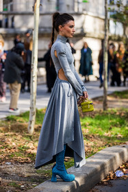 Angela Rozas Saiz, bag, blue boots, boots, cut out dress, dior bag, dress, earrings, grey dress, heart earrings, high boots, off white look, ponytail, quilted bag, shiny boots, silver earrings, yellow bag, street style, jonathan paciullo, FW, frenchystyle, fashion week, PFW, PARIS, SPRING SUMMER 2022, SS 22, vertical, full length