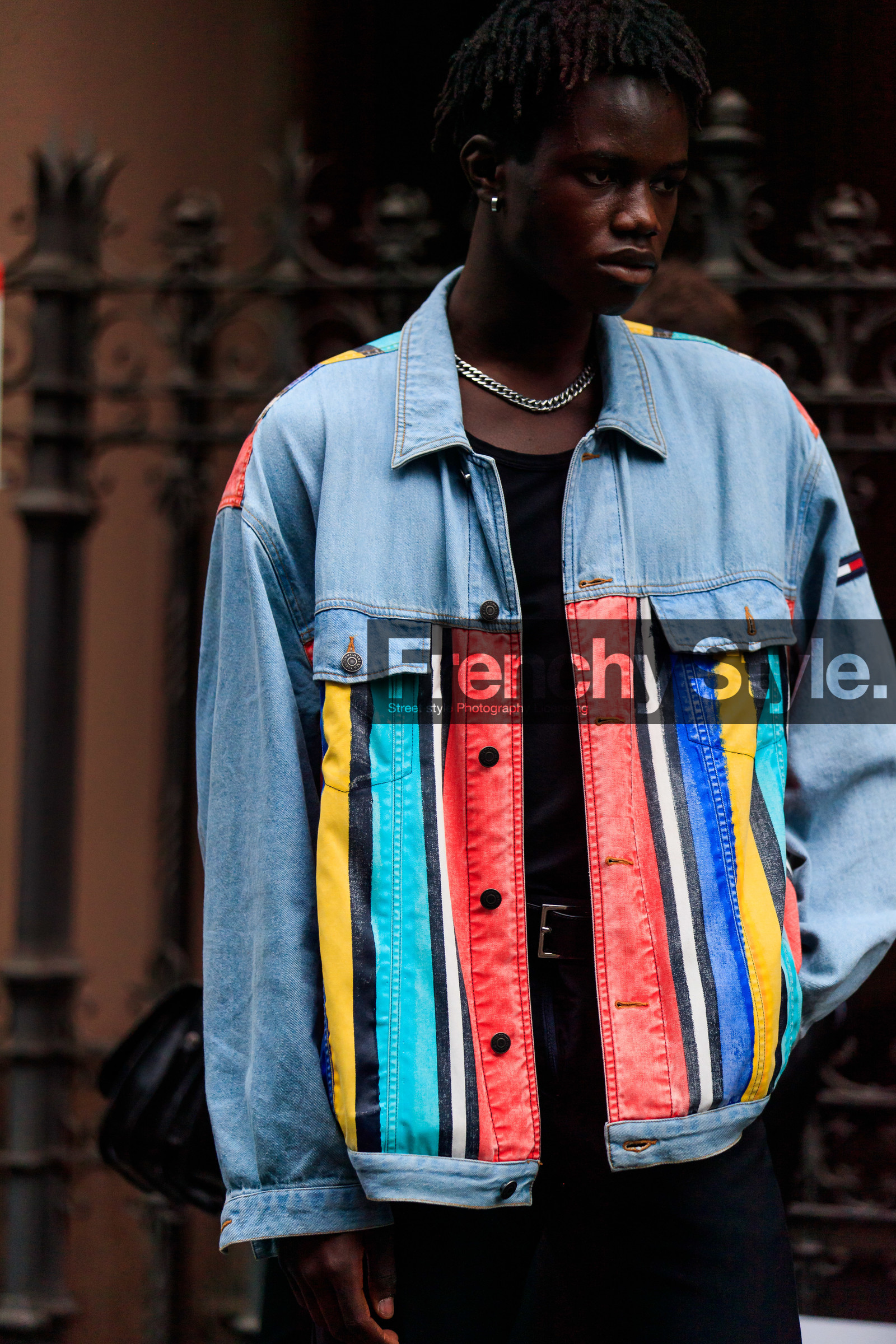 denim, denim jacket, striped jacket, multicolor jacket, red jacket, green jacket, blue jacket, silvered necklace, big chain necklace, tommy hilfiger jacket, street style, jonathan paciullo, FW, frenchystyle, fashion week, MFW, MILAN, SPRING SUMMER 2021, SS 21, vertical, detail