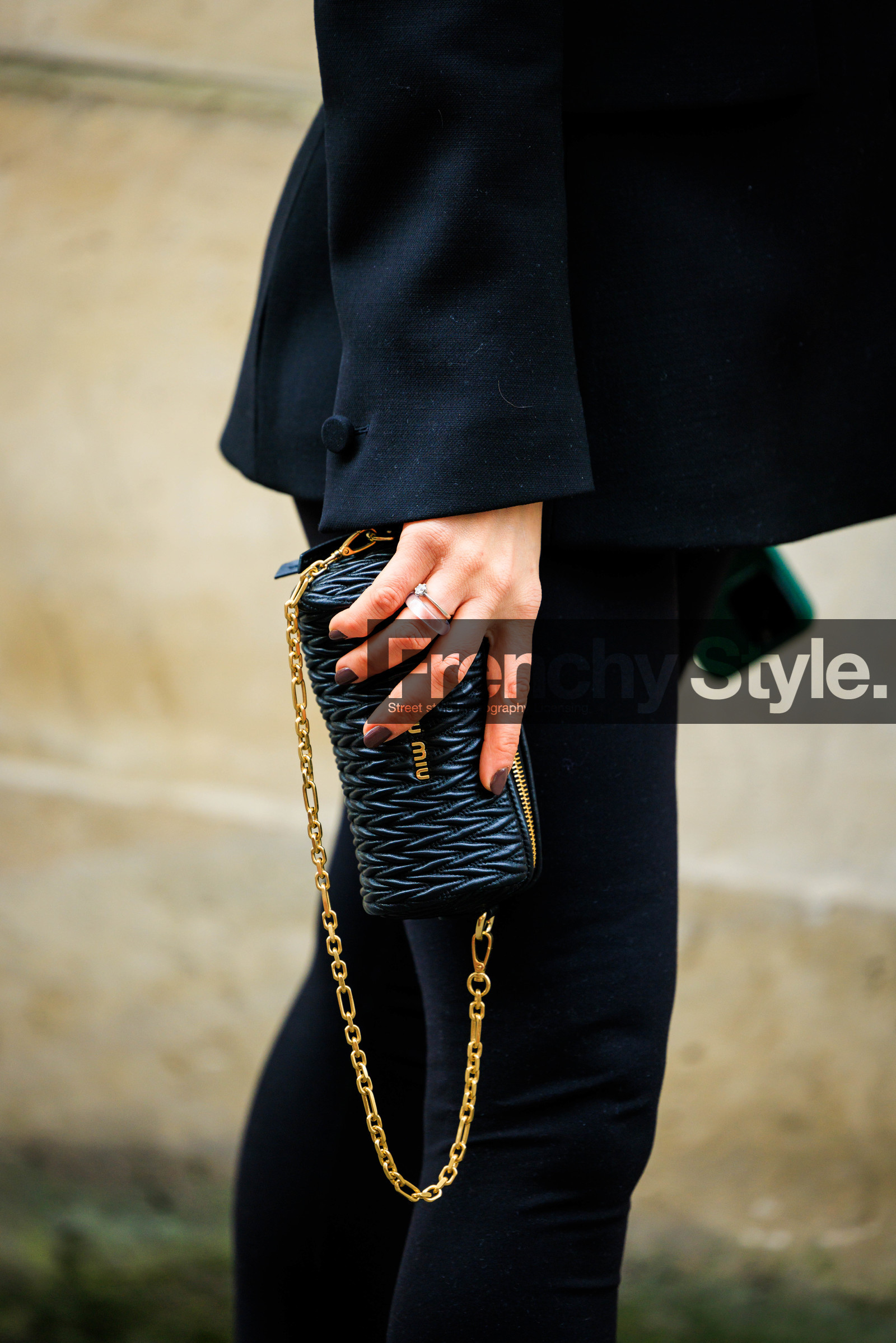 miu miu bag, close up, miu miu clutch, small bag, black bag, rings, fashion week, frenchystyle, FW, jonathan paciullo, street style, AUTUMN WINTER 2022-2023, FALL WINTER 2022_2023, FW 22-23, PFW, PARIS, vertical, detail