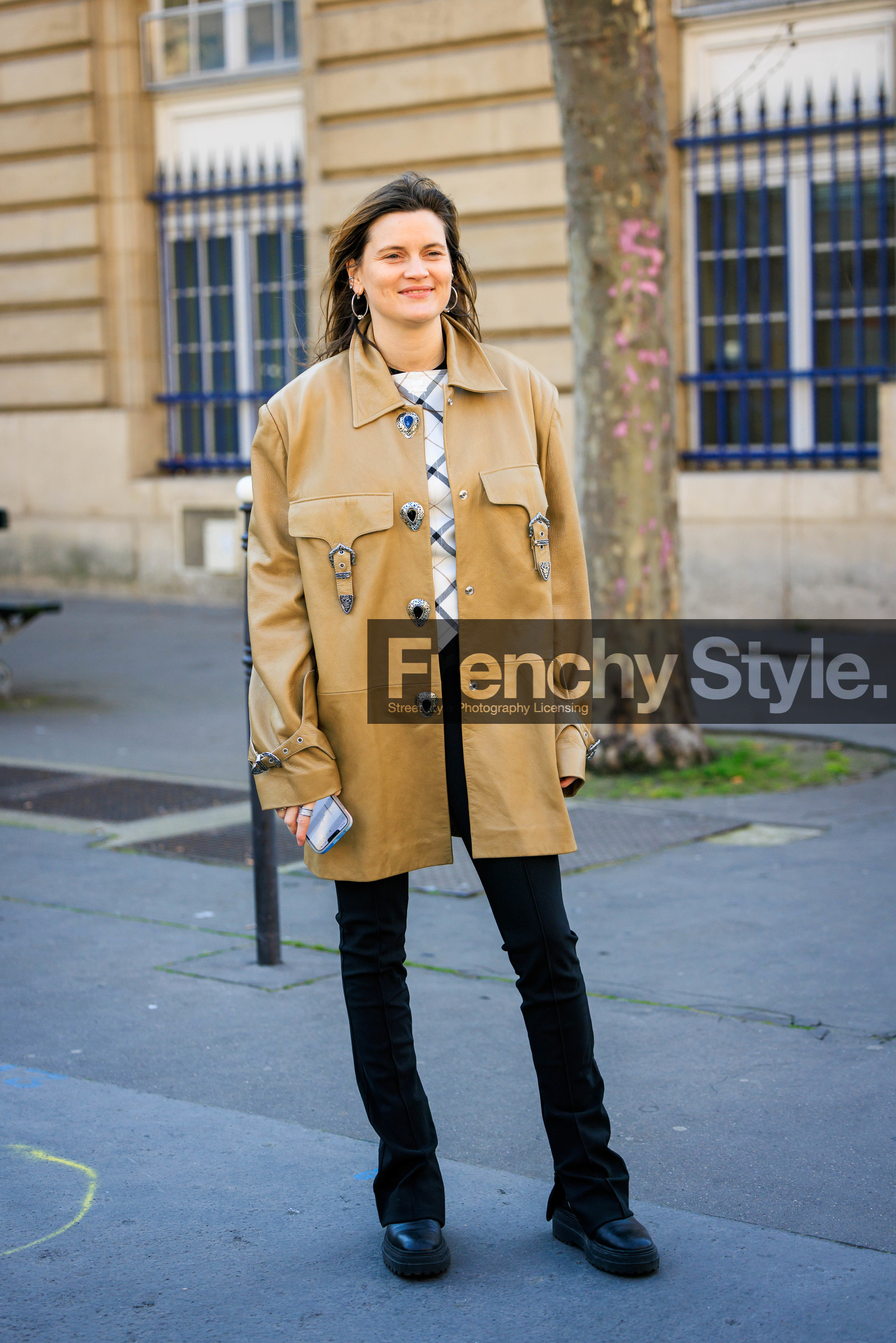 leather jacket, beige jacket, courreges top, plaid top, white top, black trousers, skinny pants, black boots, silver loops, eugenie trochu, street style, jonathan paciullo, FW, frenchystyle, fashion week, AUTUMN WINTER 2022-2023, FALL WINTER 2022_2023, FW 22-23, PFW, PARIS, full length, vertical
