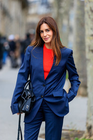 gala gonzalez, navy blue bermuda shorts, navy blue jacket, navy blue suits, red pullover, black leather bag, fashion week, frenchystyle, FW, jonathan paciullo, street style, PFW, PARIS, vertical, atmosphere details, detail