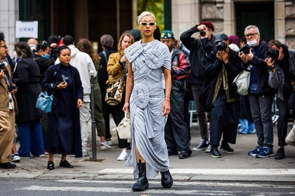black boots, blue dress, boots, dress, leather boots, loewe look, long dress, statement dress, sunglasses, Vanessa Hong, white sunglasses, wrap dress, street style, jonathan paciullo, FW, frenchystyle, fashion week, PFW, PARIS, SPRING SUMMER 2022, SS 22, horizontal, atmosphere details, full length
