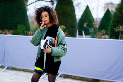 atmosphere details, AUTUMN WINTER 2017-2018, AW 17-18, black bag, black dress, bomber jacket, christian dior, detail, FALL WINTER 2017-2018, fashion week, frenchystyle, FW, FW 17-18, green jacket, horizontal, jan-michael quammie, jonathan paciullo, leather bag, PARIS, PFW, street style