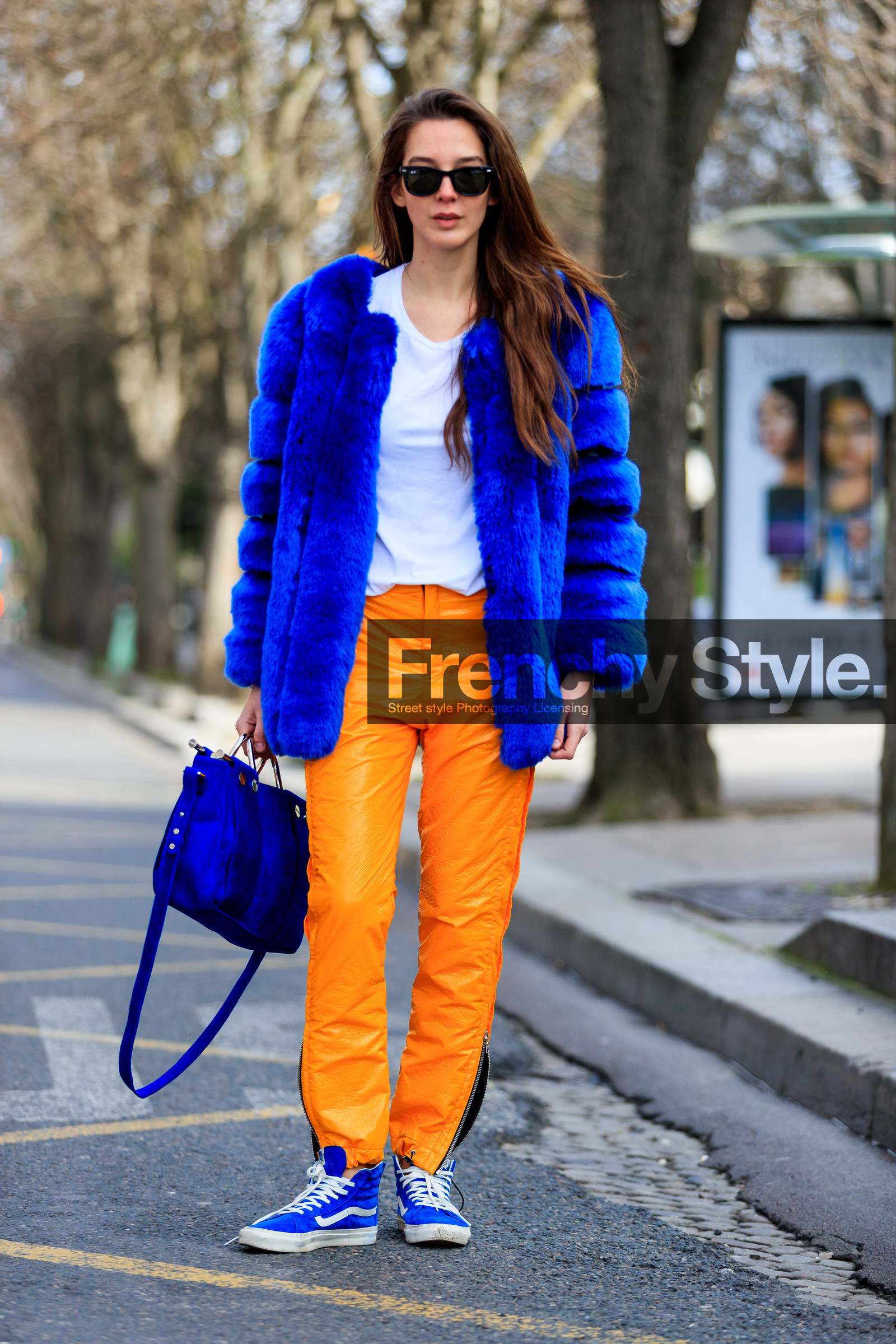 AUTUMN WINTER 2017-2018, AW 17-18, blue bag, blue fur coat, blue sneakers, FALL WINTER 2017-2018, fashion week, frenchystyle, full length, fur bag, Fur coat, FW, FW 17-18, jonathan paciullo, leather bag, leather shoes, orange pant, PARIS, PFW, ray ban, street style, sunglasses, trousers, vans, vertical, white t shirt, zip