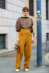 animal print, brown bag, brown sweater, camel pants, fur bag, graphic bag, graphic sweater, leather shoes, leopard, necklace, printed bag, printed sweater, sunglasses, trousers, white shoes, MILAN, MFW, fashion week, frenchystyle, FW, jonathan paciullo, street style, AUTUMN WINTER 2019-2020, AW 19-20, FALL WINTER 2019-2020, FW 19-20, vertical, full length