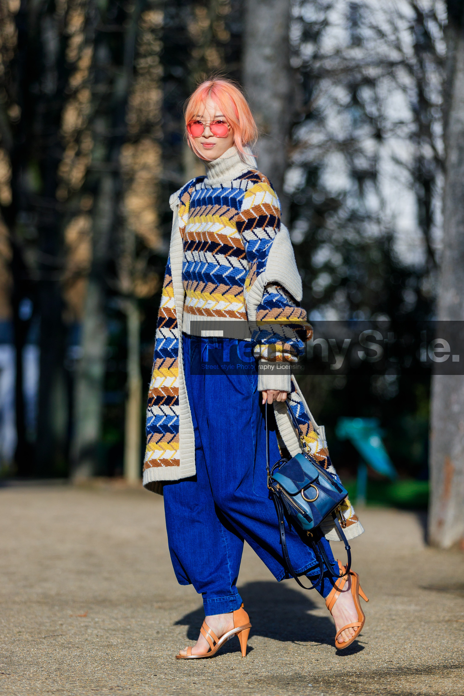 AUTUMN WINTER 2017-2018, AW 17-18, blue bag, camel sandals, cardigan, chloe, denim pants, dyed hair, FALL WINTER 2017-2018, fashion week, frenchystyle, full length, fun sunglasses, FW, FW 17-18, geometric, graphic sweater, high heels, irene kim, jeans, jonathan paciullo, leather bag, leather shoes, PARIS, PFW, pink hair, printed jacket, printed sweater, street style, suede bag, sunglasses, trousers, vertical