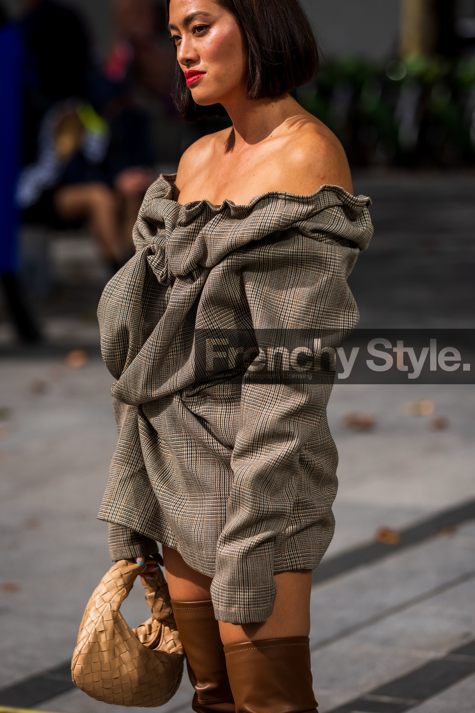 bag, beige bag, boots, bottega veneta bag, check, dress, grey dress, hight boots, leather bag, off-shoulder dress, print, printed dress, short dress, tartan dress, TIffany Hsu, fashion week, frenchystyle, FW, jonathan paciullo, street style, PFW, PARIS, SPRING SUMMER 2022, SS 22, vertical, atmosphere details
