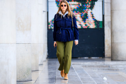 atmosphere details, AUTUMN WINTER 2017-2018, AW 17-18, blue bag, camel boots, FALL WINTER 2017-2018, fashion week, frenchystyle, full length, FW, FW 17-18, green pants, grey sweater, high heels, hoodie, horizontal, jonathan paciullo, leather bag, leather shoes, monica ainley, navy jacket, PARIS, PFW, street style, suede shoes, sunglasses, trousers