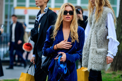 atmosphere details, AUTUMN WINTER 2017-2018, AW 17-18, black bag, blue jumpsuit, detail, FALL WINTER 2017-2018, fashion week, frenchystyle, FW, FW 17-18, headphones, horizontal, jonathan paciullo, leather bag, MFW, MILAN, model, stella maxwell, street style, sunglasses