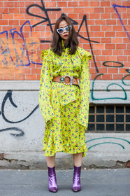AUTUMN WINTER 2017-2018, AW 17-18, brown belt, FALL WINTER 2017-2018, fashion week, floral, flower, frenchystyle, full length, fun sunglasses, FW, FW 17-18, high heels, jonathan paciullo, leather belt, leather shoes, MFW, MILAN, ploy chava, printed dress, purple boots, street style, sunglasses, vertical, vêtements, yellow dress