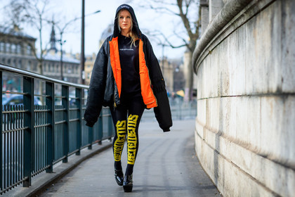 atmosphere details, AUTUMN WINTER 2017-2018, AW 17-18, black jacket, black leggings, black shoes, black sweater, black wedges, bomber jacket, FALL WINTER 2017-2018, fashion week, frenchystyle, full length, FW, FW 17-18, high heels, hoodie, horizontal, jonathan paciullo, leather shoes, PARIS, PFW, printed pants, street style, trousers, vêtements