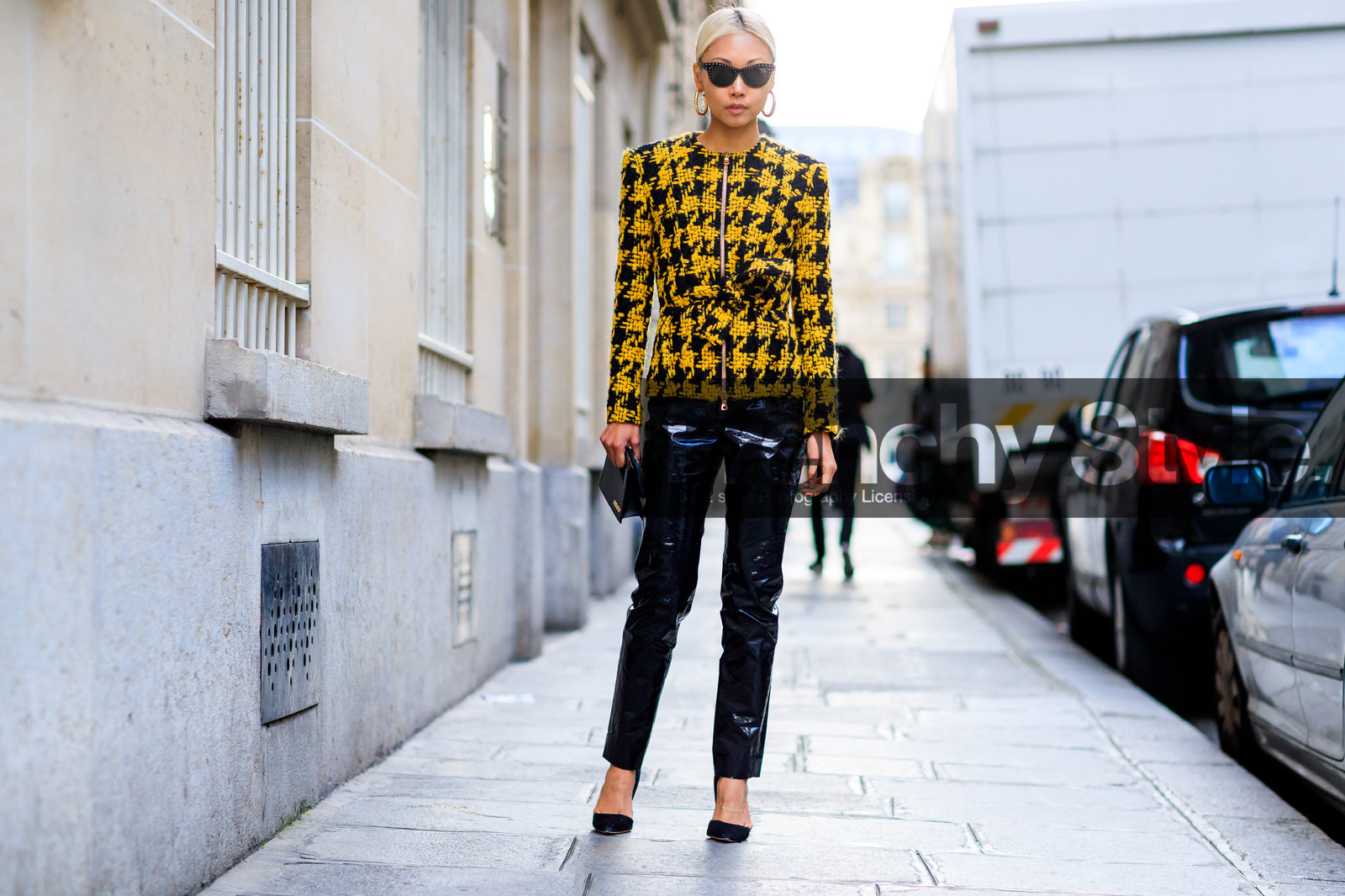 atmosphere details, AUTUMN WINTER 2017-2018, AW 17-18, black pants, black shoes, earrings, FALL WINTER 2017-2018, fashion week, frenchystyle, full length, FW, FW 17-18, graphic jacket, horizontal, houndstooth pattern, jonathan paciullo, leather bag, leather pants, leather shoes, PARIS, PFW, printed jacket, street style, sunglasses, trousers, vanessa hong, vinyl, yellow jacket
