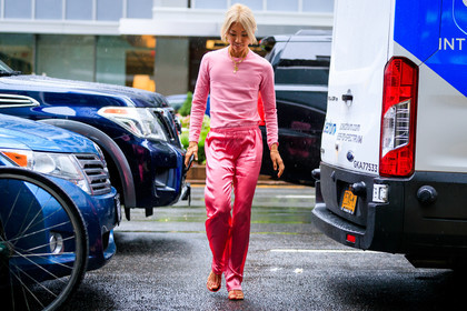 céline, leather shoes, necklace, pink pants, pink sweater, red shoes, trousers, vanessa hong, street style, jonathan paciullo, FW, frenchystyle, fashion week, NYFW, NEW YORK, SPRING SUMMER 2019, SS 19, atmosphere details, horizontal, full length