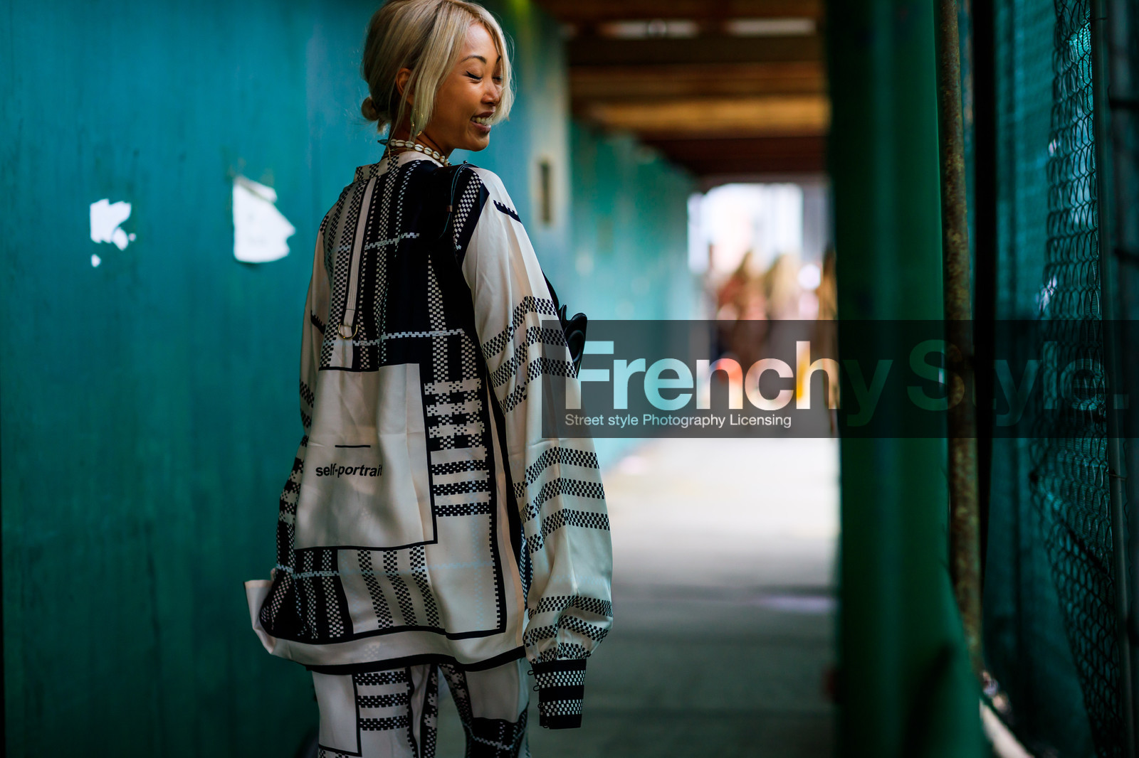 beige shirt, checked, graphic jacket, graphic shirt, necklace, plaid, printed jacket, printed shirt, trousers, vanessa hong, street style, jonathan paciullo, FW, frenchystyle, fashion week, NYFW, NEW YORK, SPRING SUMMER 2019, SS 19, atmosphere details, horizontal, detail