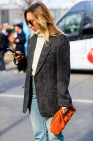 herringbone printed jacket, dark grey jacket, orange leather clutch, bottega veneta bag, white pullover, turtleneck pullover, fashion week, frenchystyle, FW, jonathan paciullo, street style, MFW, MILAN, AUTUMN WINTER 2020-2021, FALL WINTER 2020-2021, FW 20-21, vertical, atmosphere details, detail