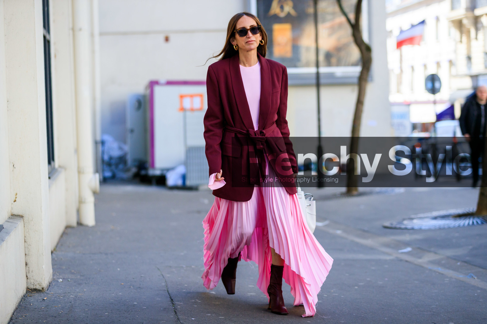 blazer, bordeaux, burgundy, chloe loulou de saison, leather bag, leather shoes, pink dress, pleated dress, red boots, red jacket, sunglasses, white bag, fashion week, frenchystyle, FW, jonathan paciullo, street style, PFW, PARIS, AUTUMN WINTER 2019-2020, AW 19-20, FALL WINTER 2019-2020, FW 19-20, horizontal, atmosphere details, full length