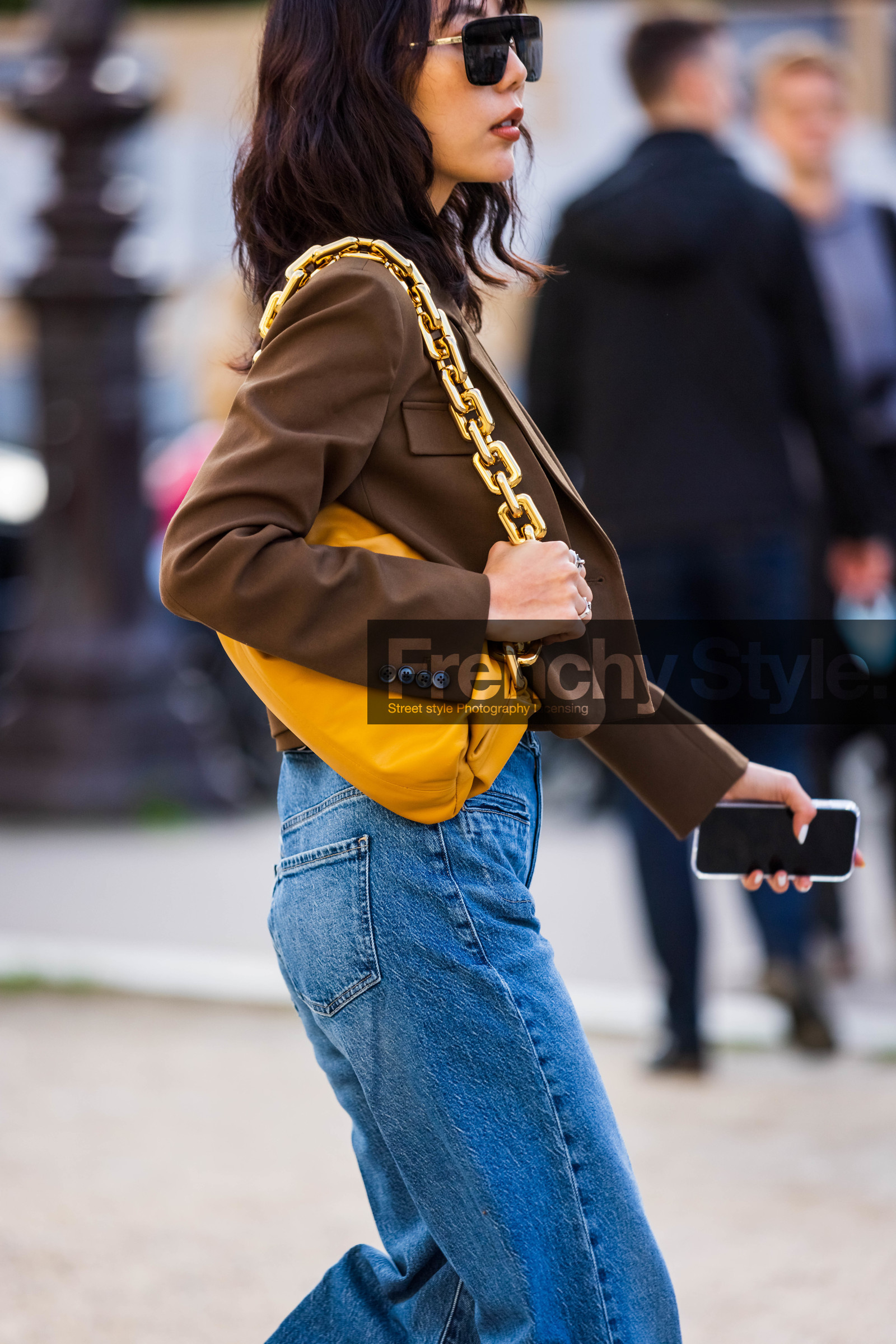 bag, blue denim, blue jean, bottega venetta bag, brown jacket, camel bag, chain bag, denim, jacket, jean, leather bag, sunglasses, Xiayan, street style, jonathan paciullo, FW, frenchystyle, fashion week, PFW, PARIS, SPRING SUMMER 2022, SS 22, vertical, atmosphere details