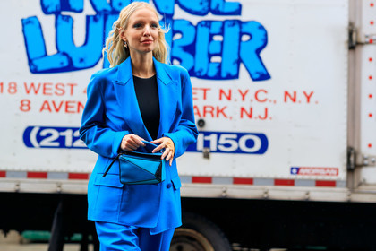leonie hanne, blue jacket, blue pants, blue suits, blue leather bag, loewe bag, mini bag, hand bag, blue eyeshadows, fashion week, frenchystyle, FW, jonathan paciullo, street style, NYFW, NEW YORK, AUTUMN WINTER 2020-2021, FALL WINTER 2020-2021, FW 20-21, horizontal, atmosphere details, detail