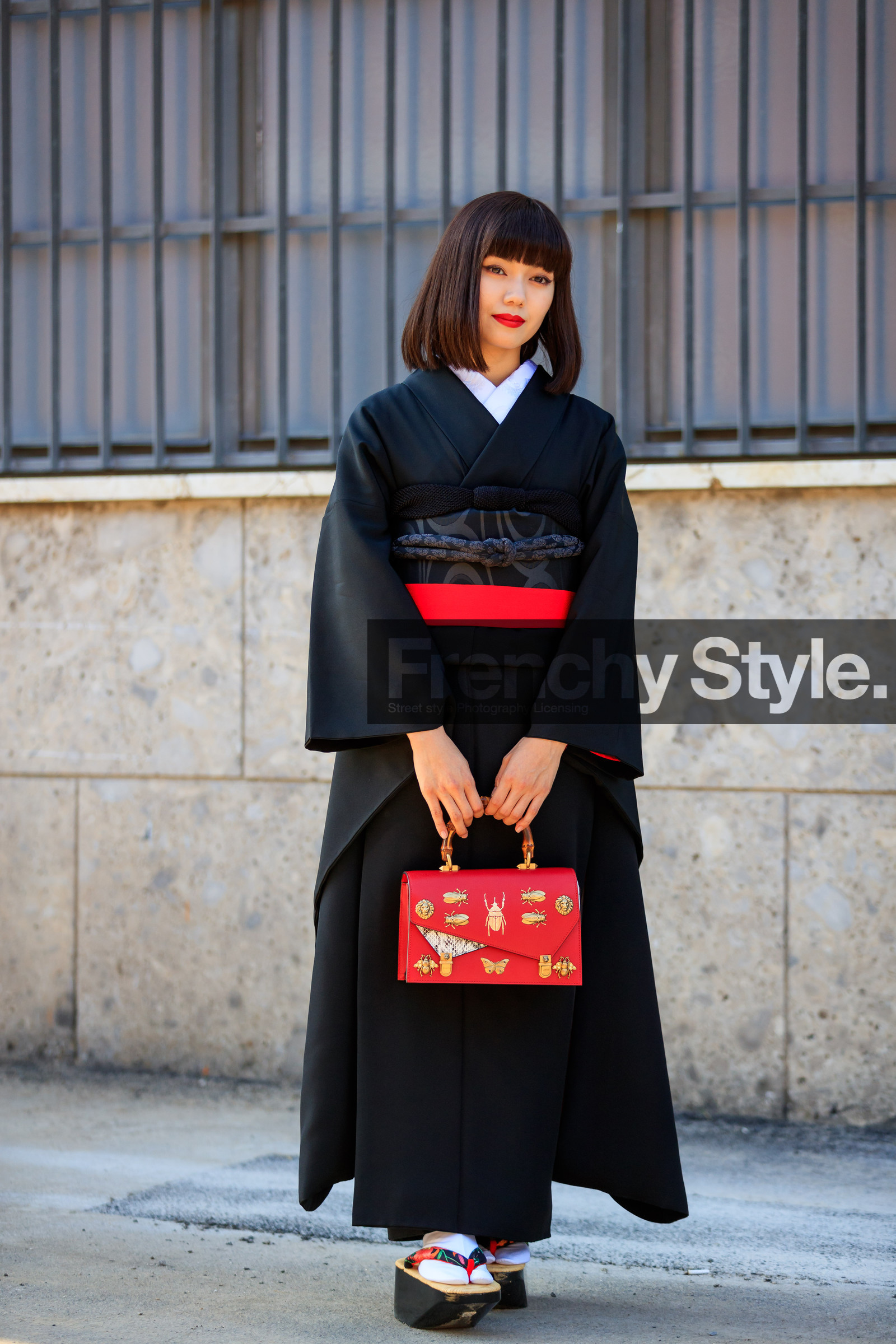 black shoes, fashion week, frenchystyle, full length, FW, graphic bag, gucci, high heels, jonathan paciullo, kimono, leather bag, leather shoes, MFW, MILAN, printed bag, red bag, red belt, SPRING SUMMER 2018, SS 18, street style, tabi shoes, vertical, white socks