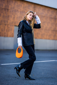 bag, black boots, black denim, black jacket, black jean, boots, coperni bag, denim, fluo orange bag, jacket, leather bag, leather boots, leather jacket, Monica de la Villardière, orange bag, white knitwear, street style, jonathan paciullo, FW, frenchystyle, fashion week, PFW, PARIS, SPRING SUMMER 2022, SS 22, vertical, full length