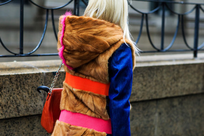 atmosphere details, AUTUMN WINTER 2016-2017, AW 16-17, blue, blue denim, brown, brown fur, brown jacket, denim shirt, detail, fashion week, frenchystyle, fur jacket, FW, FW 16-17, graphic jacket, hood, horizontal, jonathan paciullo, leather bag, NEW YORK, NYFW, pink, red, red bag, street style, striped jacket, woman