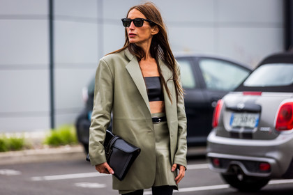 black bra, black pouch, black sunglasses, black tights, blazer, bra, Chloé Harrouche, khaki blazer, khaki skirt, leather bra, leather pouch, pouch, short skirt, skirt, sunglasses, PARIS, PFW, fashion week, frenchystyle, FW, jonathan paciullo, street style, SPRING SUMMER 2022, SS 22, horizontal, atmosphere details