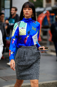 blue blouse, silk blouse, printed blouse, letter printed blouse, high collar blouse, long sleeves blouse, grey skirt, tweed skirt, dangling earrings, golden earrings, fashion week, frenchystyle, FW, jonathan paciullo, street style, MFW, MILAN, SPRING SUMMER 2020, SS 20
