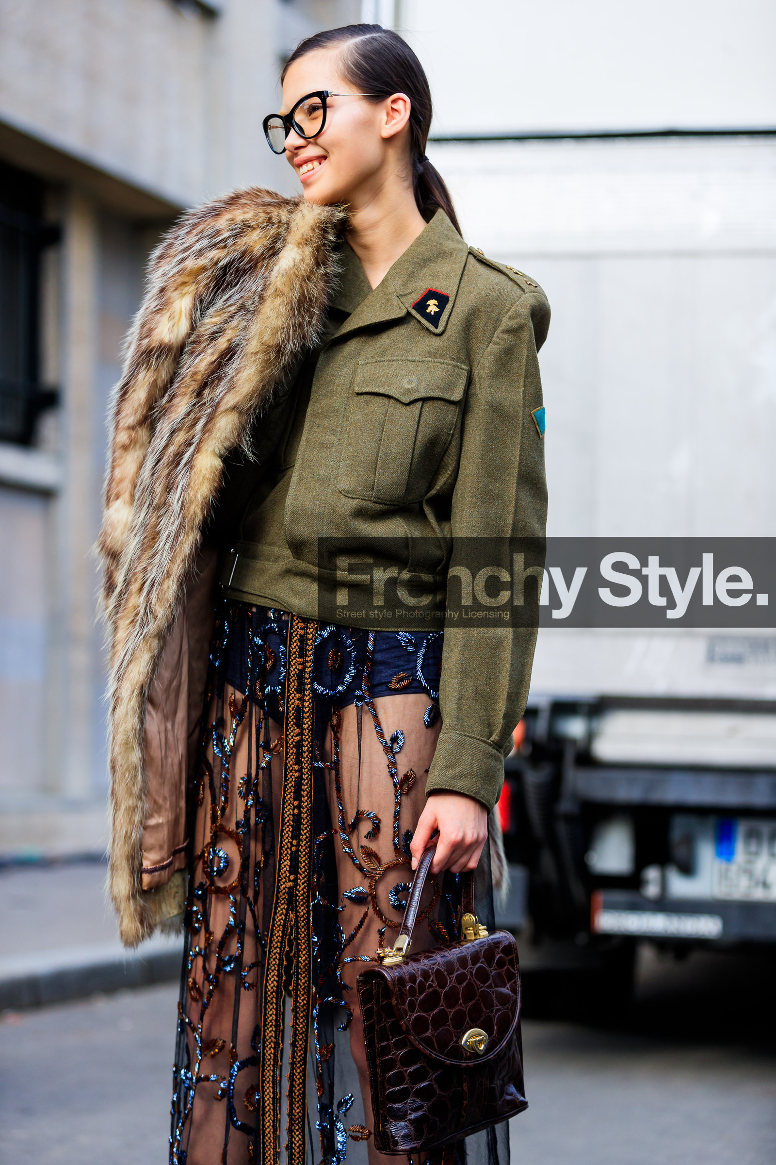 atmosphere details, AUTUMN WINTER 2017-2018, AW 17-18, black skirt, bordeaux, burgundy, detail, embroidered skirt, FALL WINTER 2017-2018, fashion week, frenchystyle, Fur coat, FW, FW 17-18, green jacket, jonathan paciullo, lace skirt, leather bag, military jacket, model, PARIS, PFW, red bag, see through, sequined skirt, street style, vertical