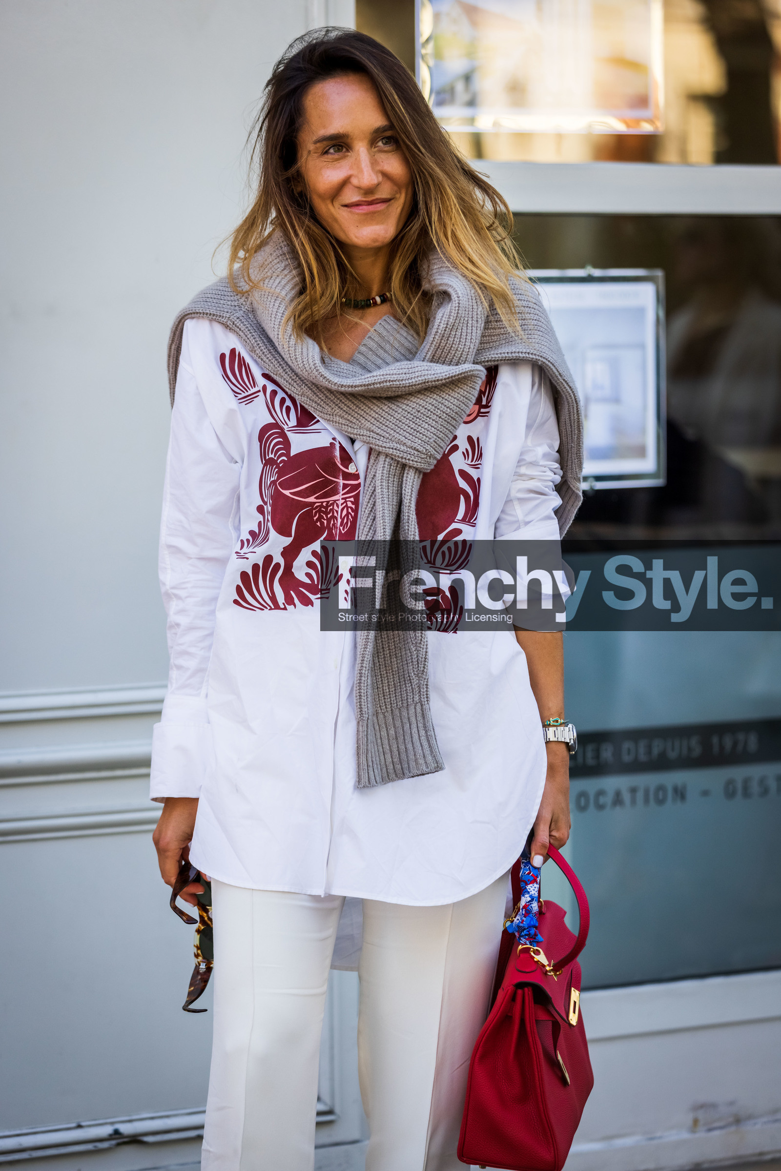 bag, beige knitwear, hermes bag, leather bag, pants, print, printed shirt, red bag, shirt, white pants, white shirt, street style, jonathan paciullo, FW, frenchystyle, fashion week, PFW, PARIS, SPRING SUMMER 2022, SS 22, vertical, atmosphere details