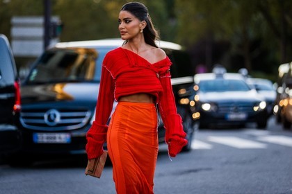 acne studios, acne studios bag, acne studios look, bag, Camila Coelho, color, crop knit, gold earrings, knit, long skirt, long sleeves, orange bag, orange skirt, red knitwear, skirt, transparent skirt, street style, jonathan paciullo, FW, frenchystyle, fashion week, PFW, PARIS, SPRING SUMMER 2022, SS 22, horizontal, atmosphere details