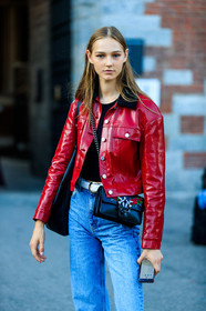 red jacket, polish jacket, fur collar jacket, flare jeans, light blue jeans, crossbody bag, floral embroidered bag, black leather bag, pinko bag, big chain strap bag, fashion week, frenchystyle, FW, jonathan paciullo, street style, MFW, MILAN, SPRING SUMMER 2021, SS 21, vertical, detail, model