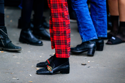 atmosphere details, AUTUMN WINTER 2017-2018, AW 17-18, black loafers, black shoes, checked pants, detail, FALL WINTER 2017-2018, fashion week, frenchystyle, FW, FW 17-18, graphic pants, gucci, horizontal, jonathan paciullo, leather shoes, MFW, MILAN, plaid, printed pants, red pants, street style, tartan, trousers