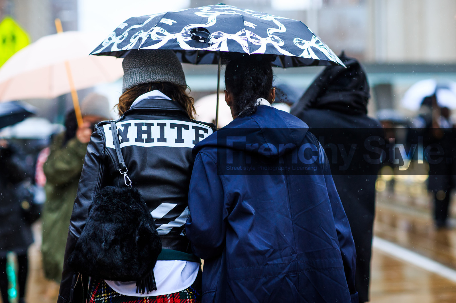 atmosphere details, AUTUMN WINTER 2016-2017, AW 16-17, back detail, black bag, black jacket, black perfecto, blue coat, detail, fashion week, frenchystyle, fur bag, FW, FW 16-17, graphic jacket, grey beanie, group of people, hood, horizontal, jonathan paciullo, leather jacket, leather perfecto, NEW YORK, NYFW, offwhite, overcoat, street style, striped jacket, umbrella, woman