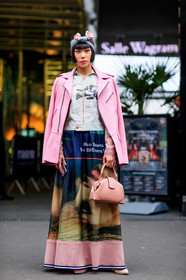 AUTUMN WINTER 2017-2018, AW 17-18, FALL WINTER 2017-2018, fashion week, frenchystyle, full length, FW, FW 17-18, headband, jonathan paciullo, leather bag, long skirt, mademoiselle yulia, over the shoulder, PARIS, PFW, pink bag, pink jacket, pink shoes, printed shirt, printed skirt, street style, vertical, white shirt