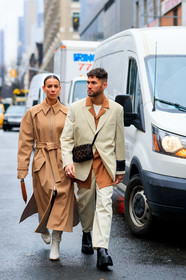 alice & j.s, alice barbier, JS roques, beige jacket, beige trench coat, light beige jacket, balloon sleeves, zipped parka, zipped jacket, zipped trenchcoat, orange shirt, white t-shirt, crossbody bag, louis vuitton bag, monogrammed bag, velvet bag, brown leather bag, round shape bag, hand bag, camel leather bag, belted jacket, belted parka, belted trench coat, white leather boots, black leather boots, flat boots, big sole boots, chelsea boots, fashion week, frenchystyle, FW, jonathan paciullo, street style, NYFW, NEW YORK, AUTUMN WINTER 2020-2021, FALL WINTER 2020-2021, FW 20-21, vertical, full length