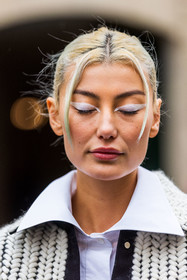 Amalie Gassmann, close up, collar, detail, eyeliner, makeup, white eyeliner, white shirt, street style, jonathan paciullo, FW, frenchystyle, fashion week, PFW, PARIS, SPRING SUMMER 2022, SS 22, vertical, atmosphere details