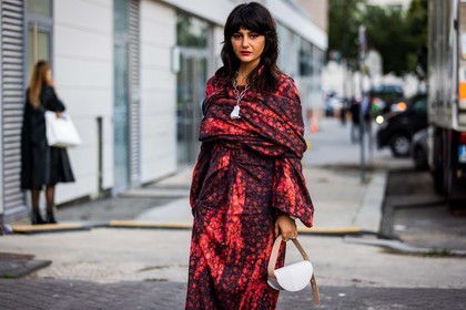 bag, dress, floral dress, floral print, flower, leather bag, Maria Bernad, necklace, print, printed dress, red dress, statement necklace, white bag, street style, jonathan paciullo, FW, frenchystyle, fashion week, PFW, PARIS, SPRING SUMMER 2022, SS 22, horizontal, atmosphere details