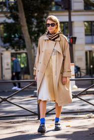 beige dress, beige scarf, beige trenchcoat, black loafers, black mocassins, black sunglasses, blue socks, brown scarf, crochet, crochet scarf, dress, loafers, mocassins, Monica de la Villardière, scarf, socks, sunglasses, trenchcoat, fashion week, frenchystyle, FW, jonathan paciullo, street style, PFW, PARIS, SPRING SUMMER 2022, SS 22, vertical, full length