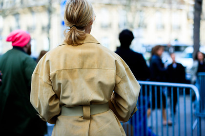atmosphere details, AUTUMN WINTER 2017-2018, AW 17-18, back detail, beige coat, detail, FALL WINTER 2017-2018, fashion week, frenchystyle, FW, FW 17-18, horizontal, jonathan paciullo, leather coat, PARIS, PFW, street style, suede jacket, suzanne koller, trench coat