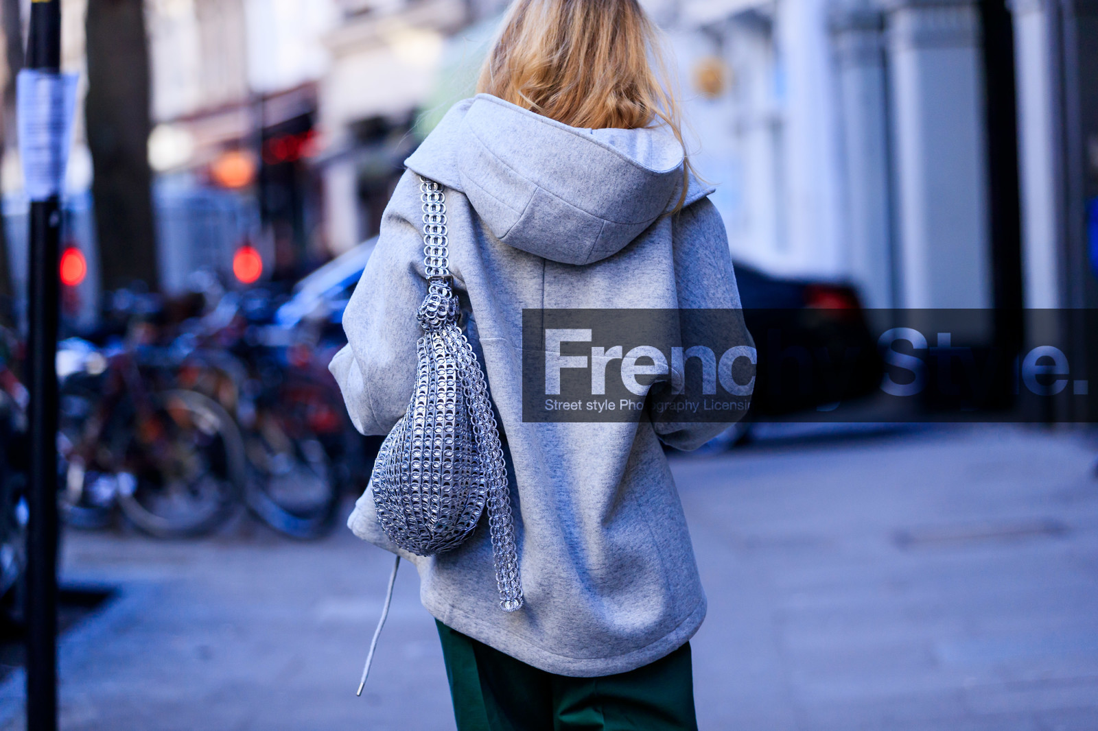 grey sweater, hoodie, leather bag, metallic bag, paco rabanne, silver bag, fashion week, frenchystyle, FW, jonathan paciullo, street style, LFW, LONDON, AUTUMN WINTER 2019-2020, AW 19-20, FW 19-20, FALL WINTER 2019-2020, horizontal, atmosphere details, detail