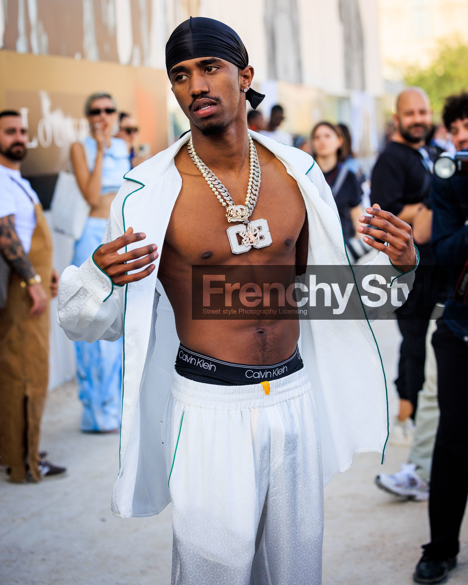 PARIS, PFW, fashion week, frenchystyle, FW, jonathan paciullo, street style, SPRING SUMMER 2024, SS 24, vertical, atmosphere details, detail