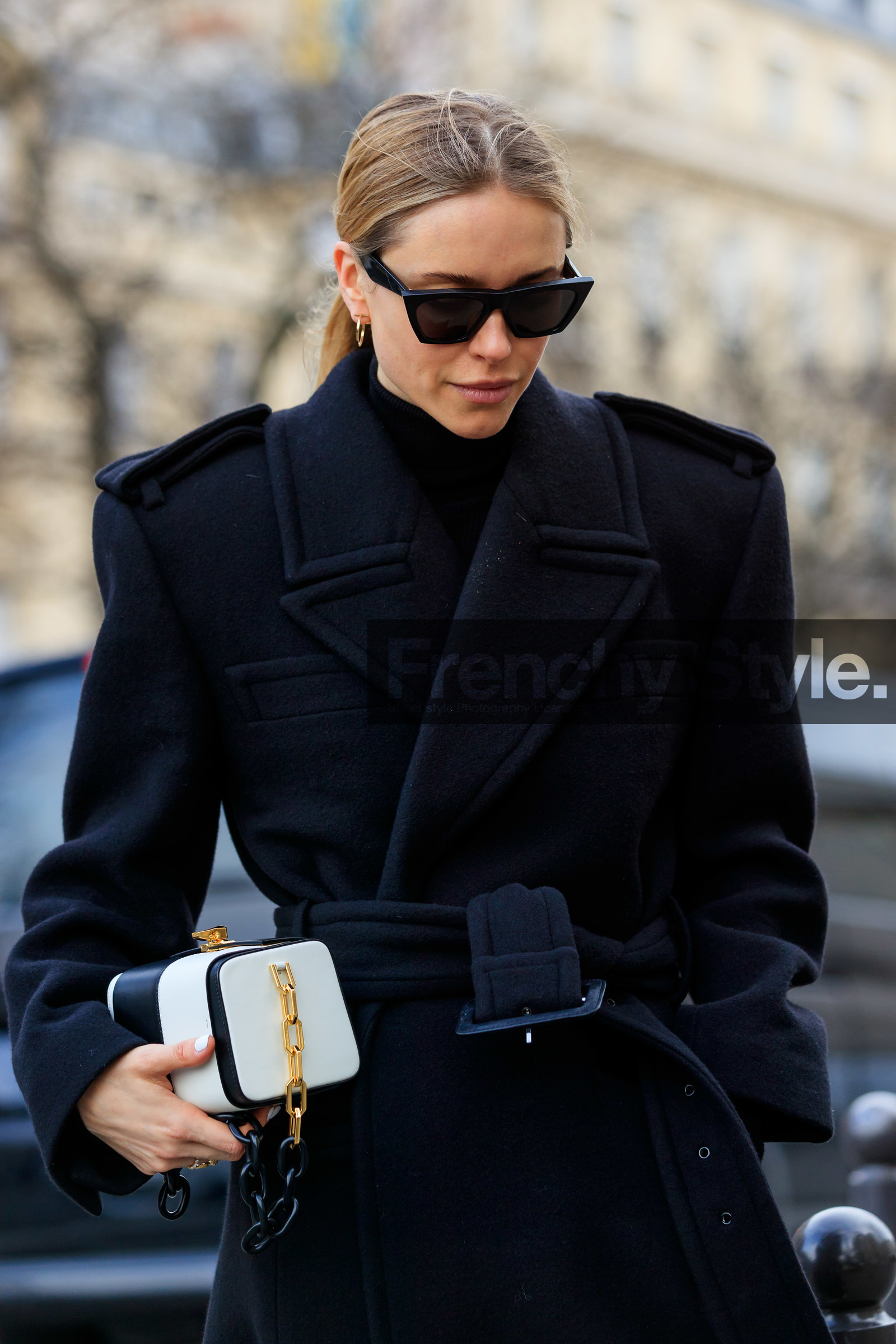 pernille teisbaek, black coat, belted coat, oversize coat, oversize shoulder, black sunglasses, black leather bag, bicolor bag, golden chain strap bag, checked bag, striped bag, celine sunglasses, butterfly sunglasses, close up detail, fashion week, frenchystyle, FW, jonathan paciullo, street style, PFW, PARIS, AUTUMN WINTER 2020-2021, FALL WINTER 2020-2021, FW 20-21, vertical, atmosphere details, detail