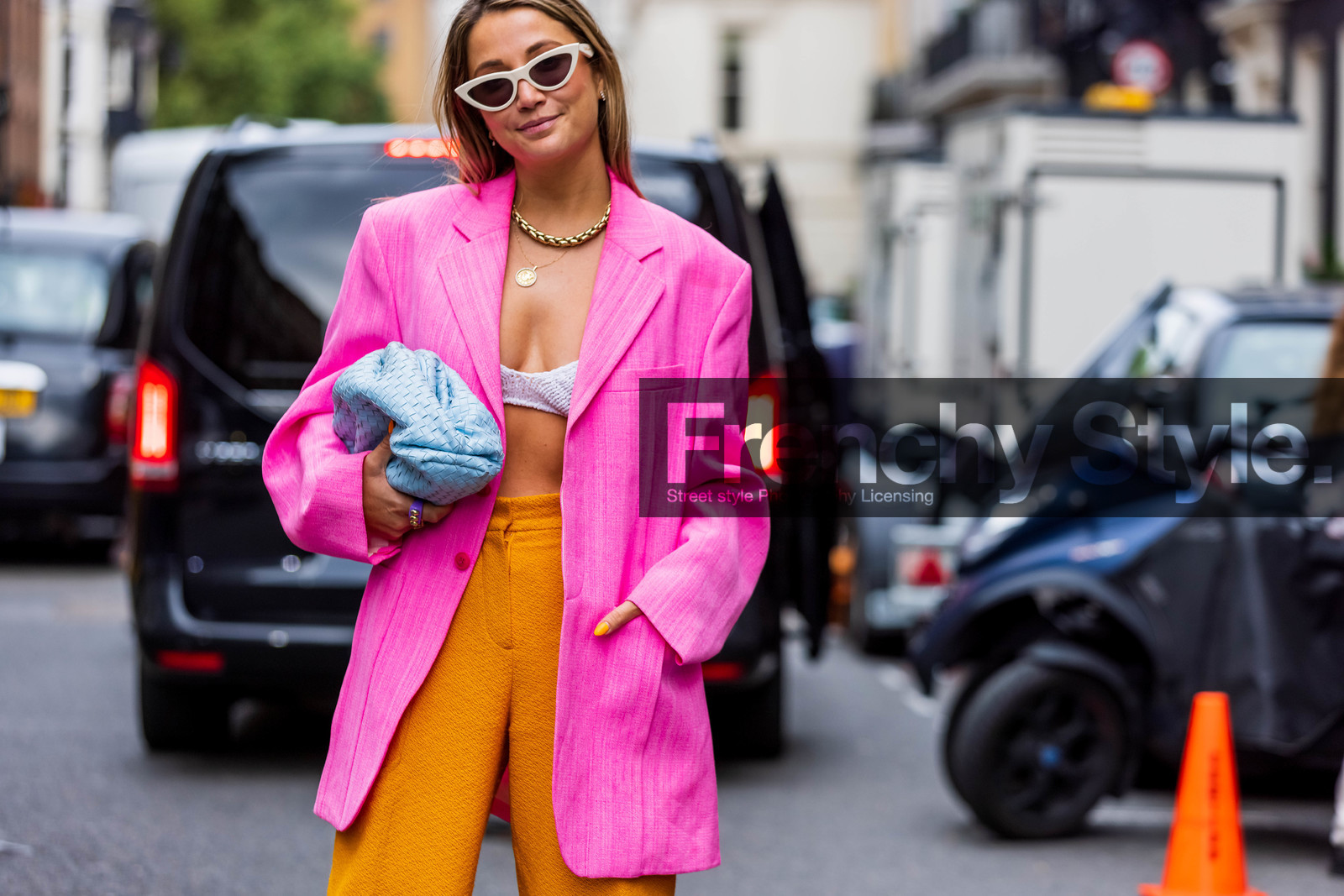 sunglasses, blazer, bra, white, pink, orange, blue sky, bottega veneta, bottega veneta bag, pouch, details, necklace, trousers, fashion week, frenchystyle, FW, jonathan paciullo, street style, SPRING SUMMER 2022, SS 22, LFW, LONDON, horizontal, atmosphere details, detail