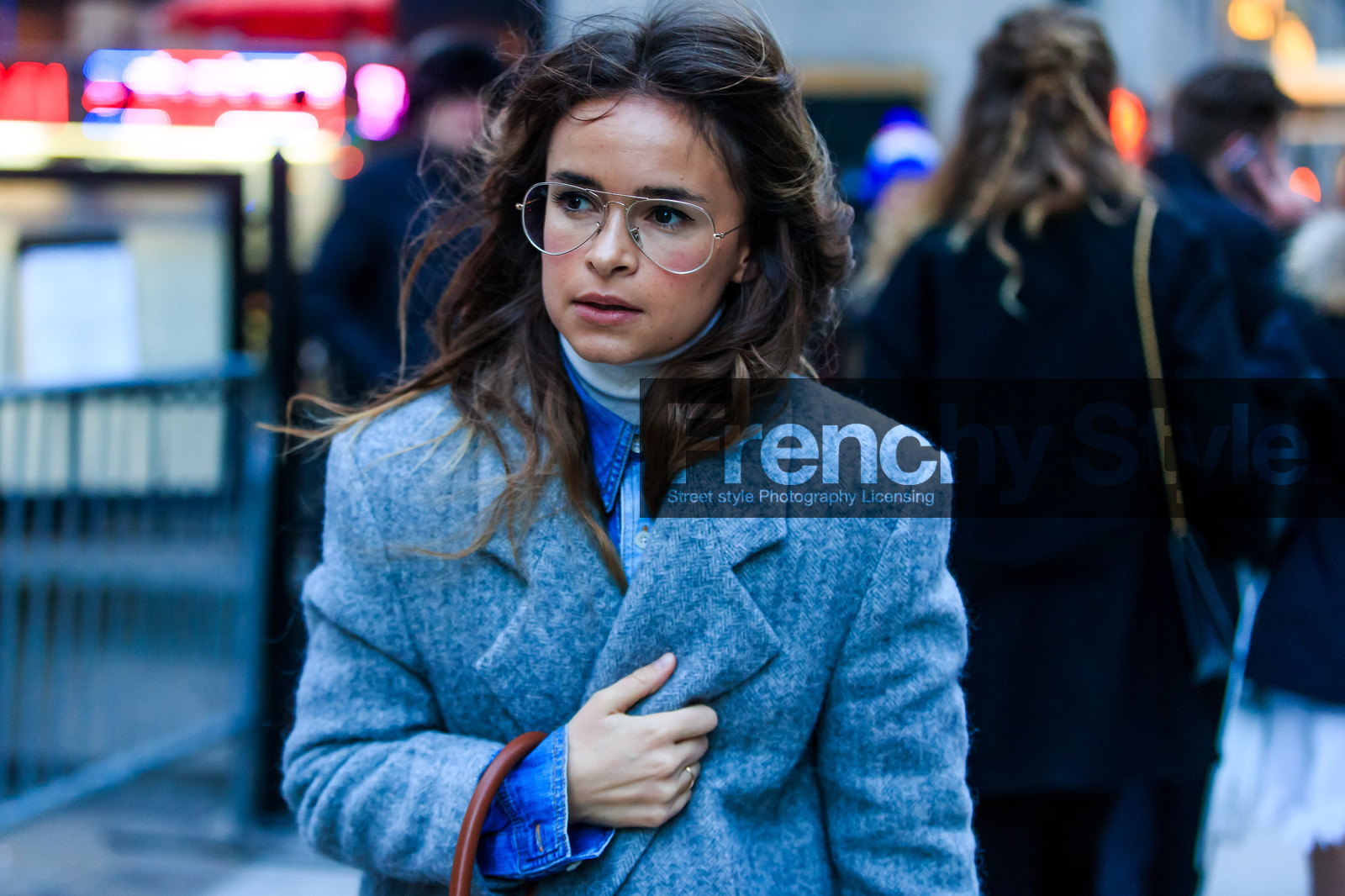 atmosphere details, AUTUMN WINTER 2016-2017, aviator sunglasses, AW 16-17, denim shirt, detail, fashion week, frenchystyle, FW, FW 16-17, grey coat, horizontal, jonathan paciullo, miroslava duma, NEW YORK, NYFW, street style, turtleneck sweater, woman