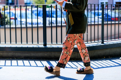 atmosphere details, black shoes, brown shoes, detail, fashion week, floral, flowers, frenchystyle, fur shoes, FW, graphic pants, green jacket, gucci, horizontal, jonathan paciullo, leather shoes, MFW, MILAN, orange bag, pink pants, printed pants, SPRING SUMMER 2018, SS 18, street style, trousers