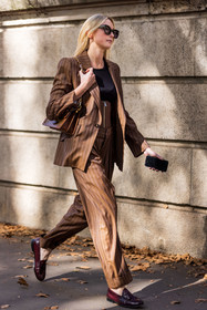 bag, black top, blazer, brown blazer, brown corset, brown pants, burgundy loafers, burgundy mocassins, camel bag, corset, Jane McFarland, loafers, louis vuitton bag, pants, print, printed blazer, printed pants, stripes, stripped blazer, stripped pants, suit, sunglasses, street style, jonathan paciullo, FW, frenchystyle, fashion week, PFW, PARIS, SPRING SUMMER 2022, SS 22, vertical, full length